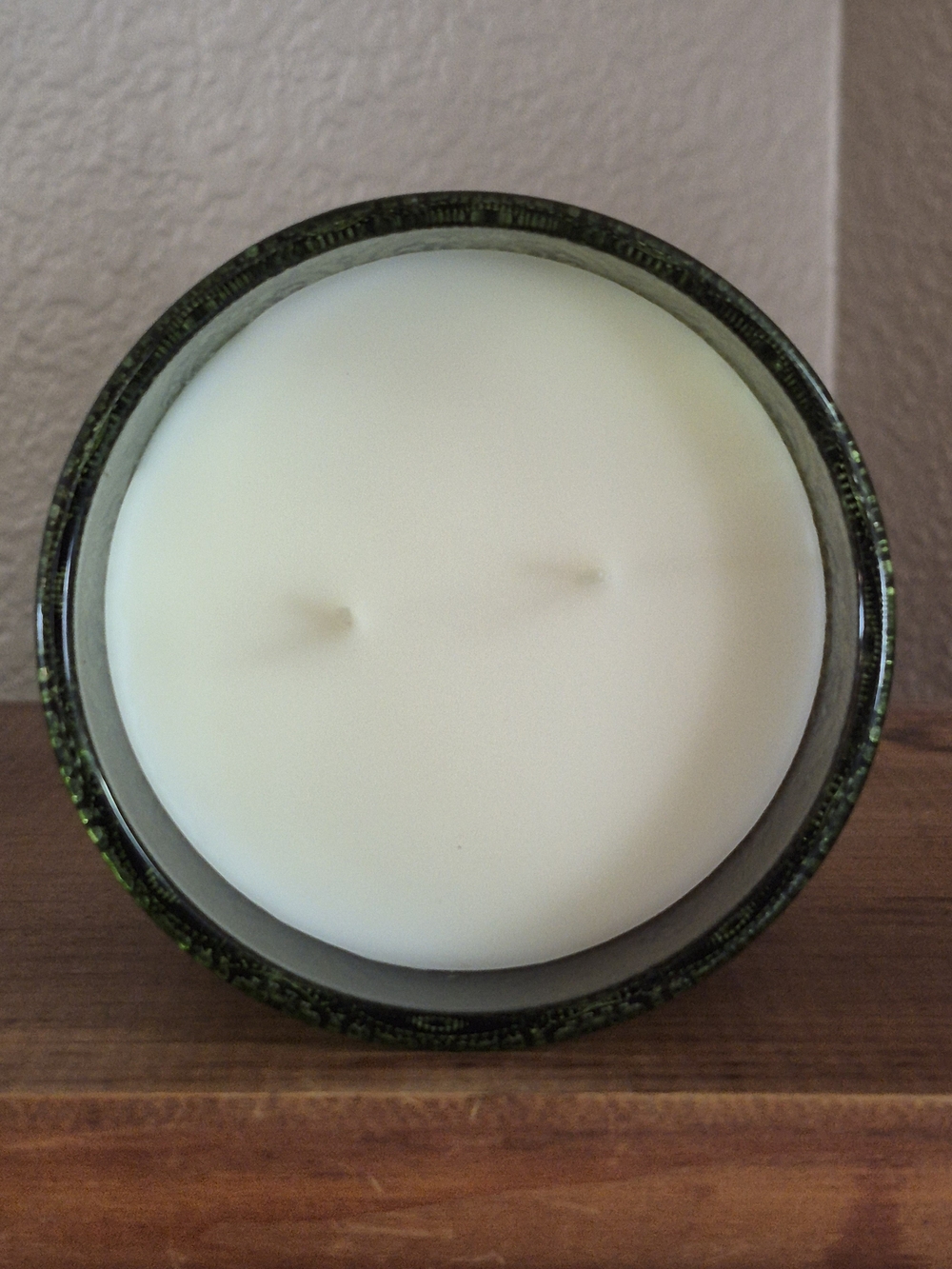 Bellevue Fern & Rainwater Scented Candle - Green Glass - Picture 2 of 2